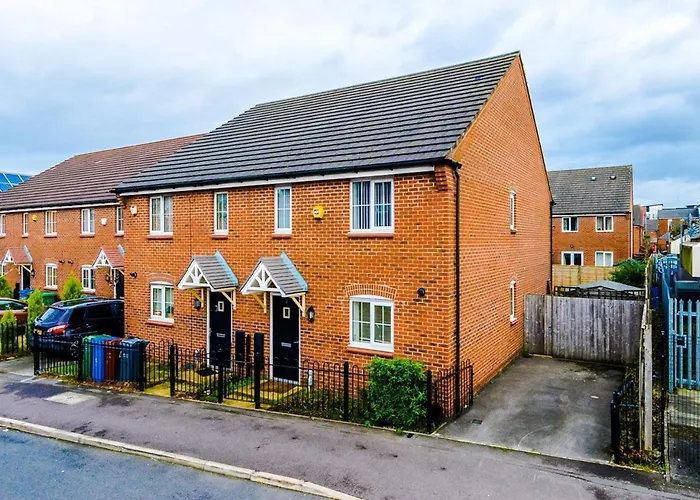 Luxury 3 Bedroom House Close To Manchester Center