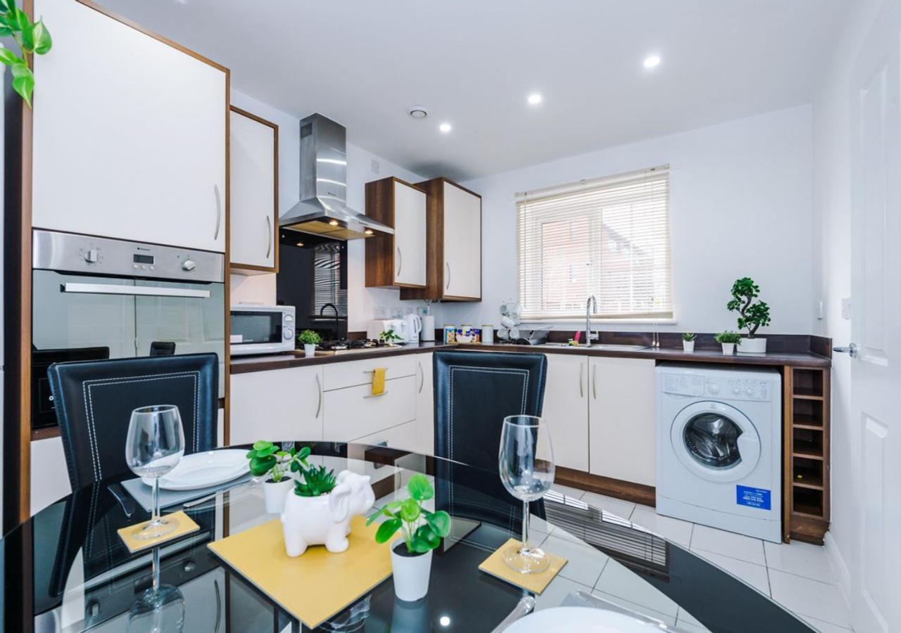 Apartment Luxury 3 Bedroom House Close To Center